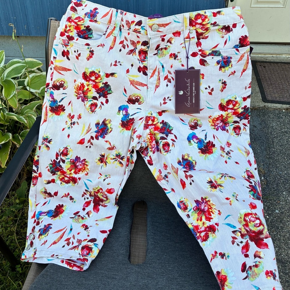 Gloria Vanderbilt Colorful Floral Stretch Capri Jeans